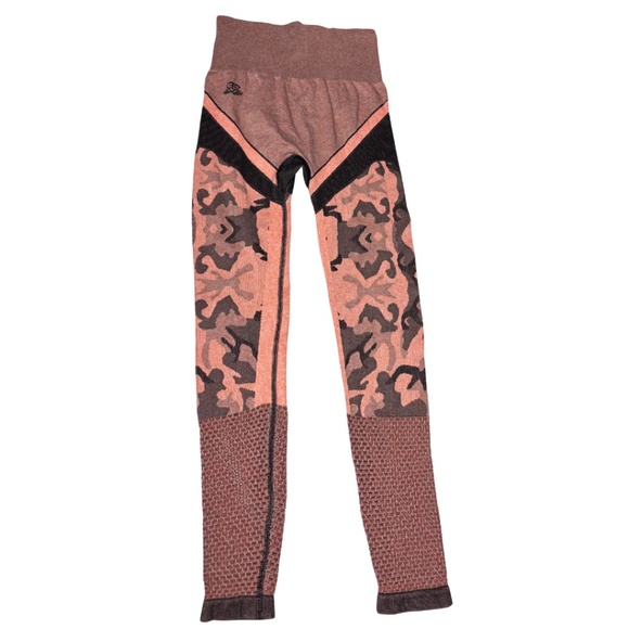 Engineered Life Camo Activewear Set - Picture 10 of 14